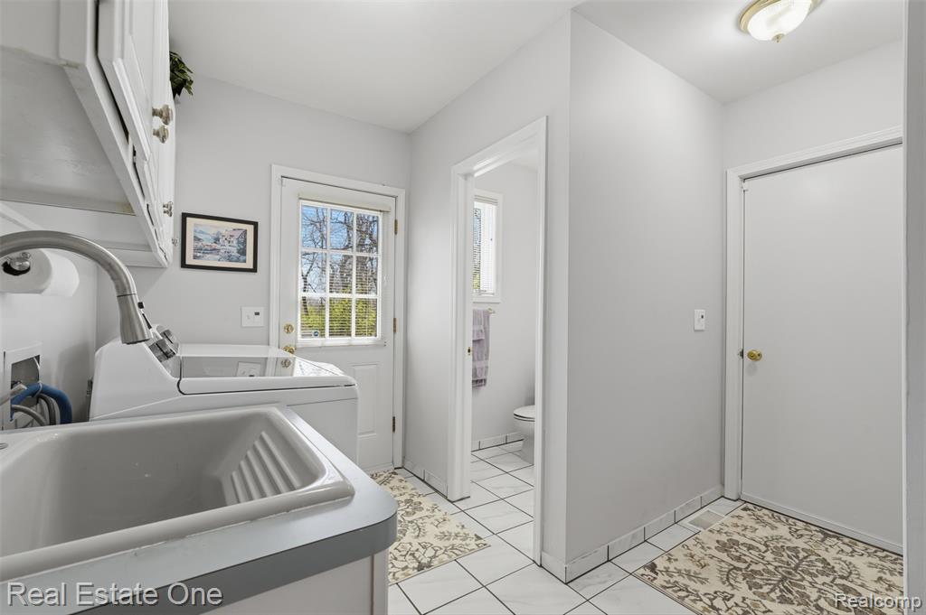 6514 Mountview Court, Brighton, MI 48116 — Photo 16