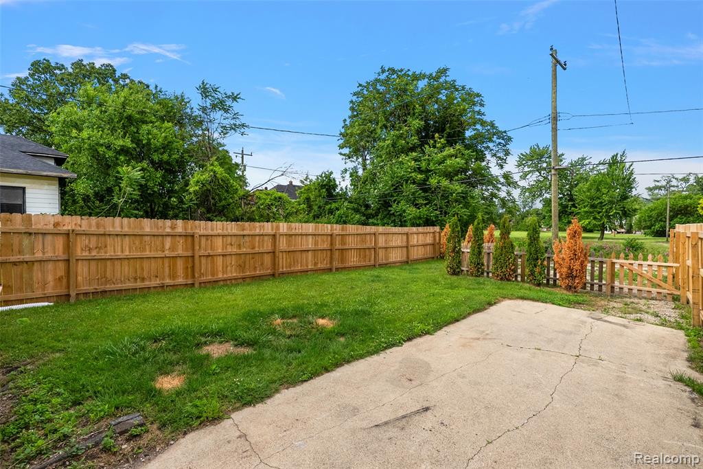 2476 Beals Street, Detroit, MI 48214 — Photo 32