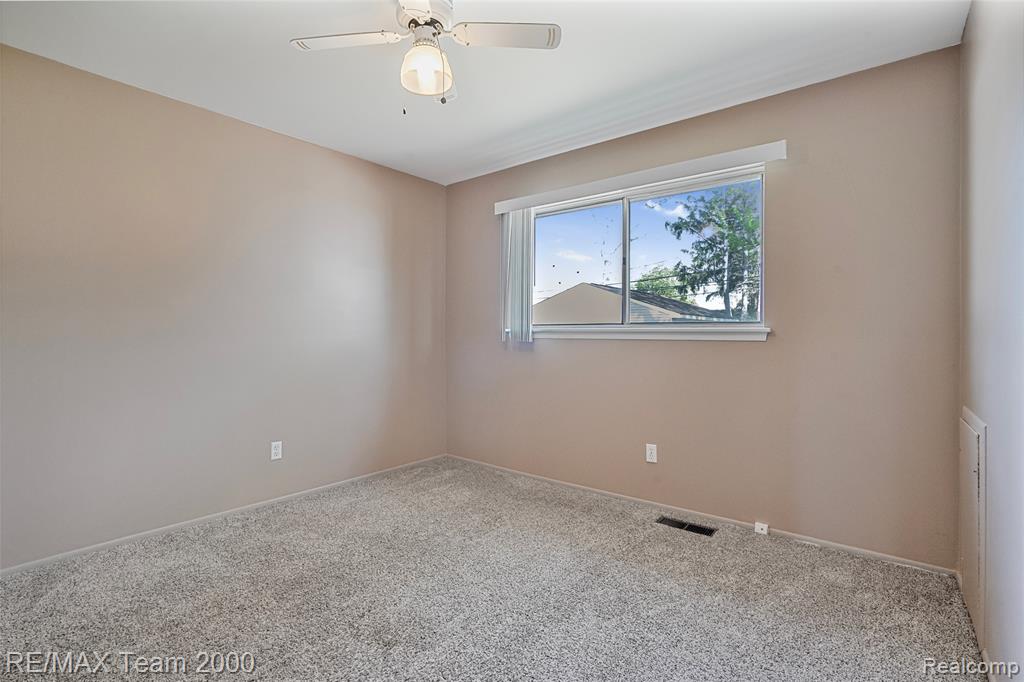 33622 Bock Street, Garden City, MI — Photo 17