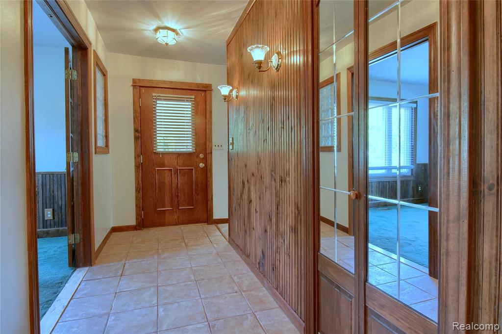 21515 Huron River Drive, New Boston, MI 48164 — Photo 4