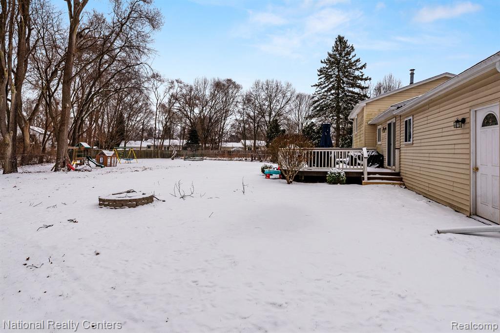 2590 AVERY Court, Wolverine Lake, MI 48390 — Photo 21