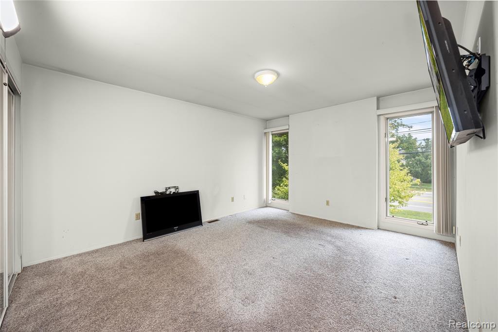 5274 E 14 Mile Road, Warren, MI 48092 — Photo 17