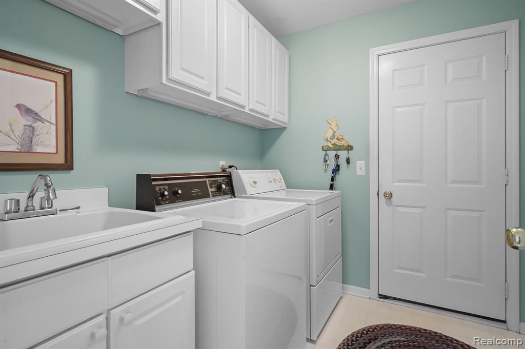 6573 Tree Knoll Drive, Troy, MI 48098 — Photo 34