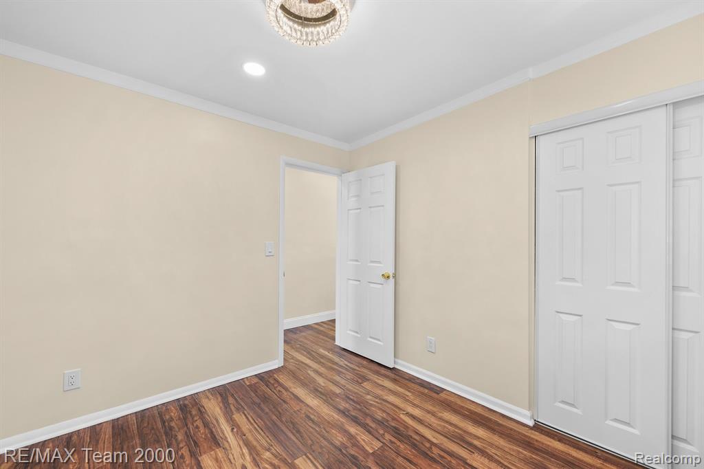 6470 Norborne Avenue, Dearborn Heights, MI 48127 — Photo 9