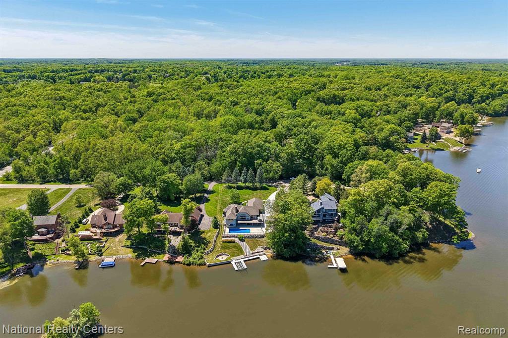 7050 Lake Shannon Court, Fenton, MI 48430 — Photo 77