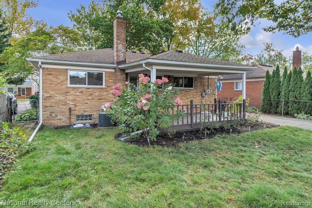 9001 E PERRIN Street, Livonia, MI 48150 — Photo 38