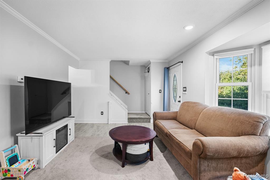 134 LAKE VILLAGE Drive, Walled Lake, MI 48390 — Photo 4