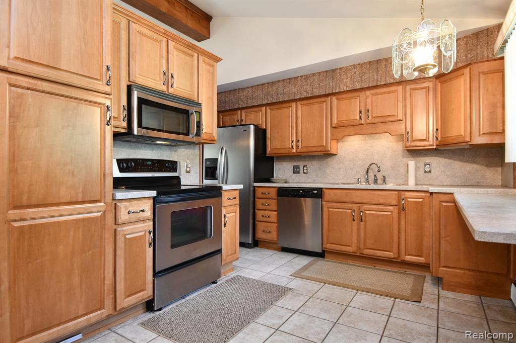 6443 Richfield Road, Flint, MI 48506 — Photo 9