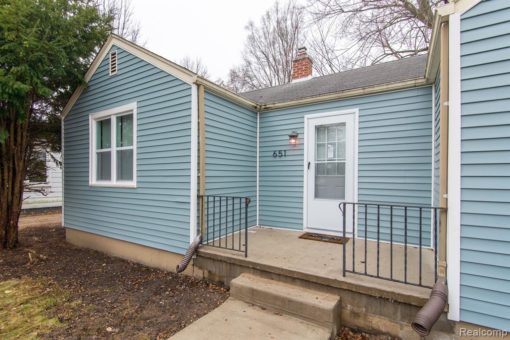 651 N IVANHOE Avenue, Ypsilanti, MI 48198 — Photo 2