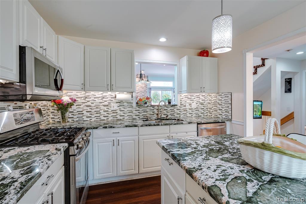 43730 Algonquin Drive, Novi, MI — Photo 18