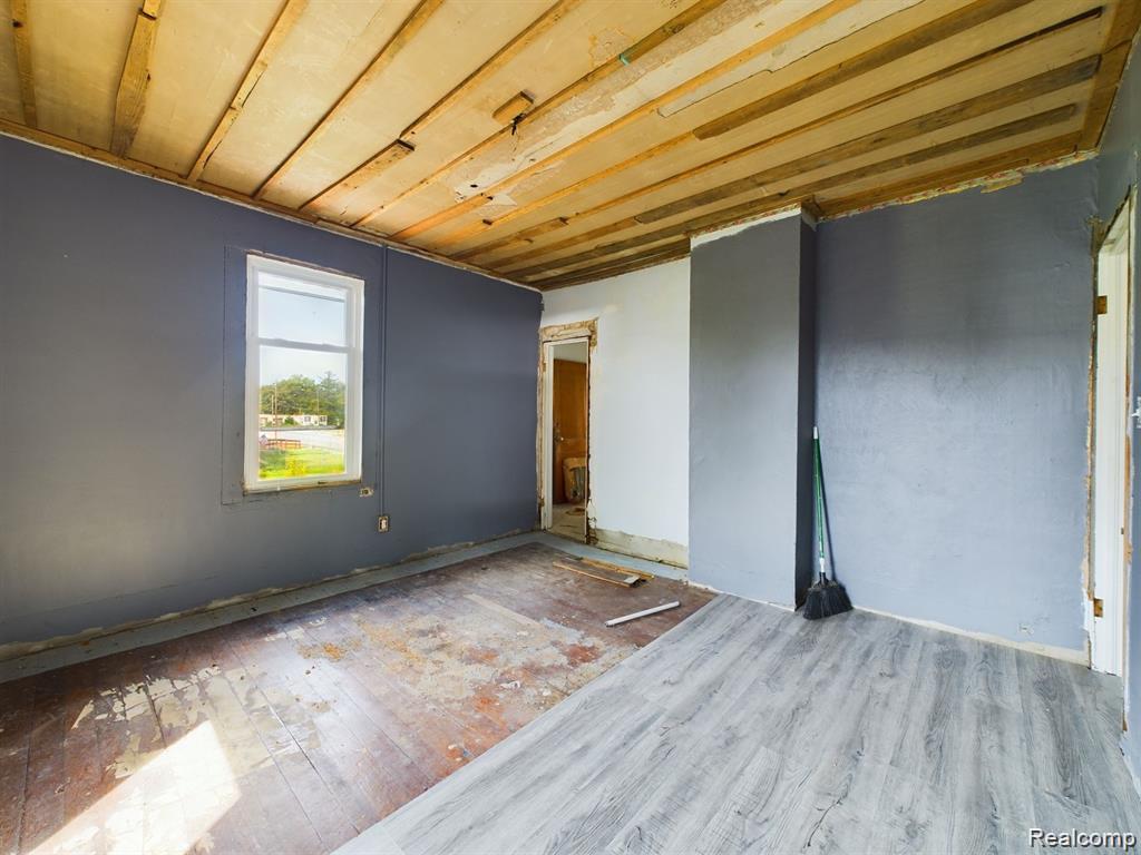 821 M L King Avenue, Flint, MI 48503 — Photo 37