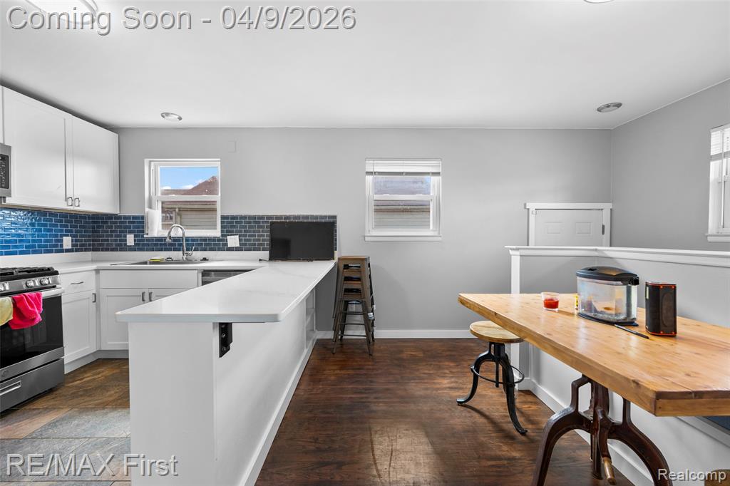 23036 COUZENS Avenue, Hazel Park, MI 48030 — Photo 10