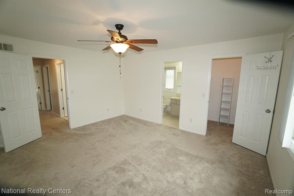441 SANDALWOOD Drive, Rochester Hills, MI 48307 — Photo 24