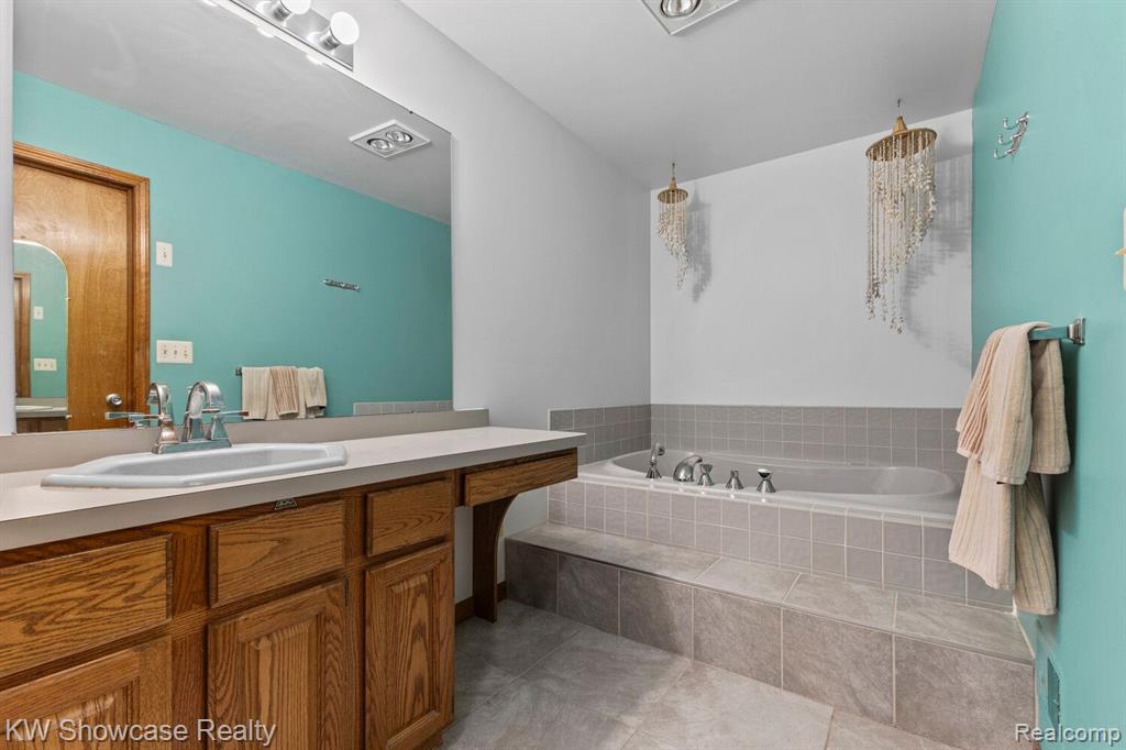 766 WHITE HOUSE Drive, Highland, MI 48356 — Photo 26