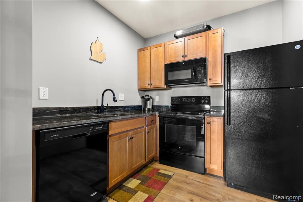 8403 BOULDER SHORES Drive, South Lyon, MI 48178 — Photo 28