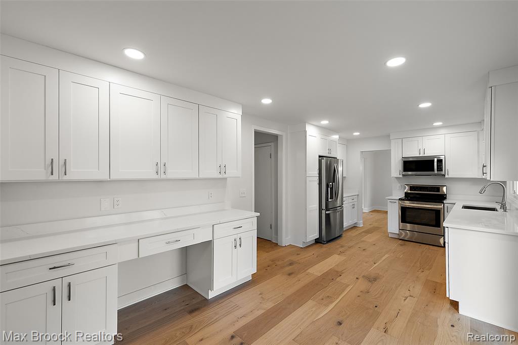 5362 Hertford Drive, Troy, MI 48085 — Photo 8