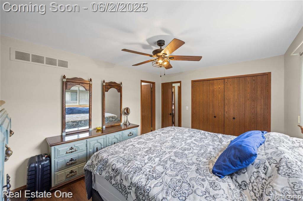 40252 Kraft Drive, Sterling Heights, MI 48310 — Photo 19