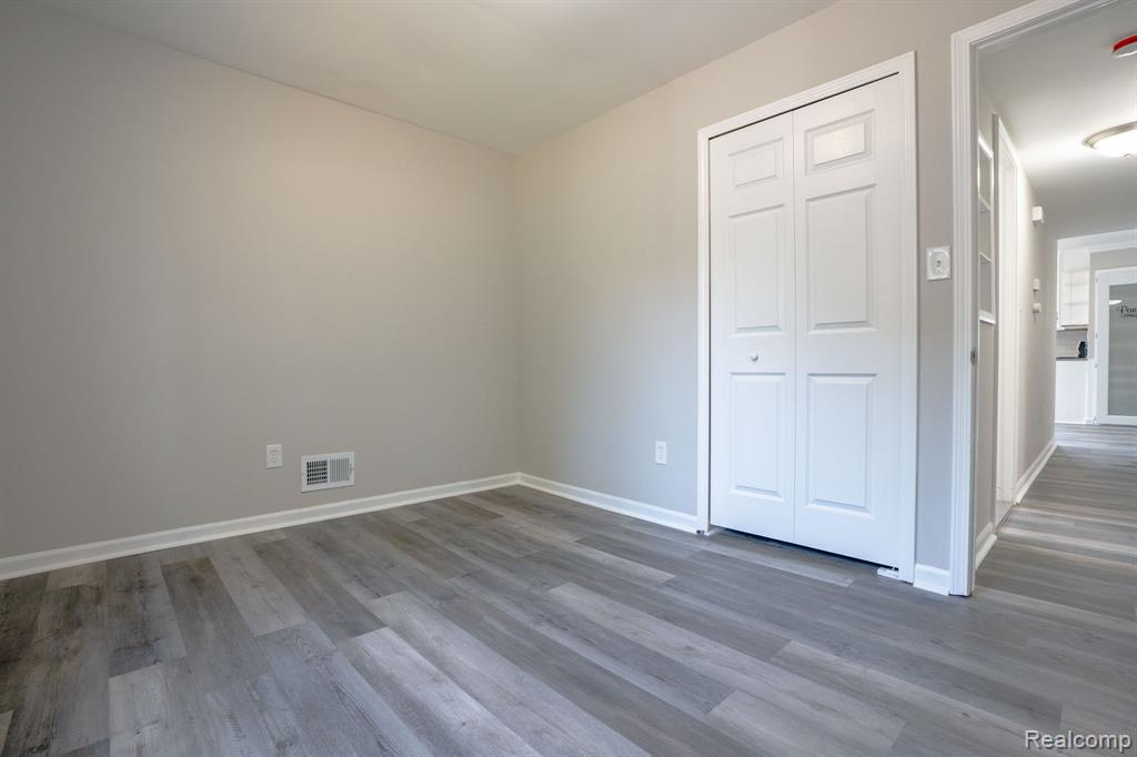 39588 Chart Street, Harrison Township, MI — Photo 17