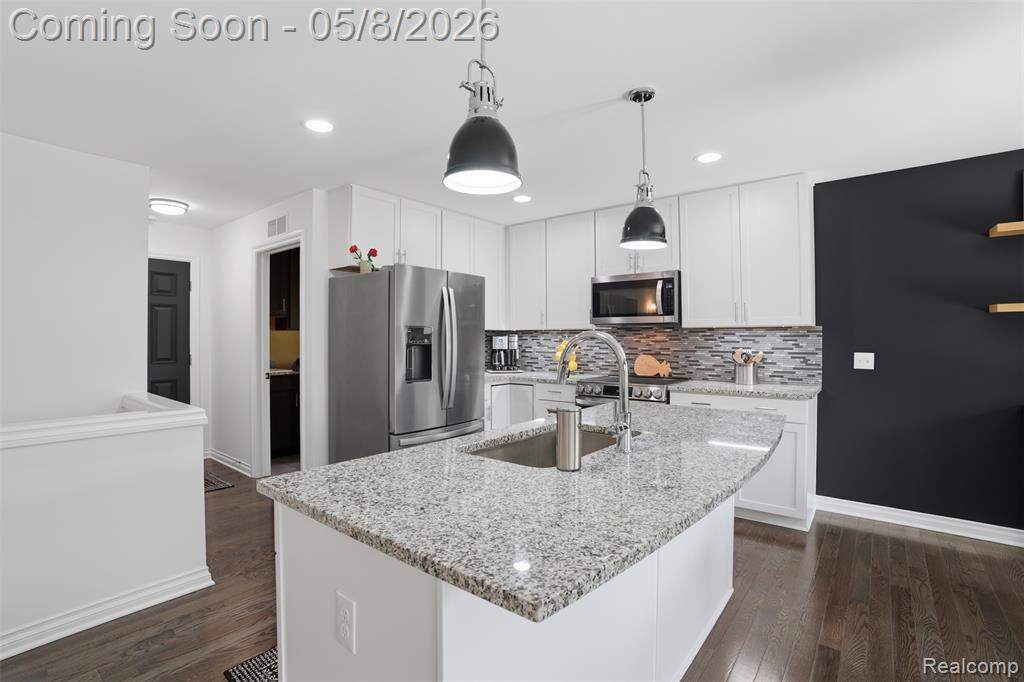 826 Kestrel Court, South Lyon, MI 48178 — Photo 10