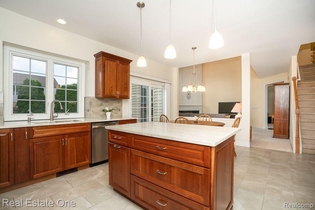 961 HOLLOW CORNERS, Rochester, MI 48307 — Photo 12