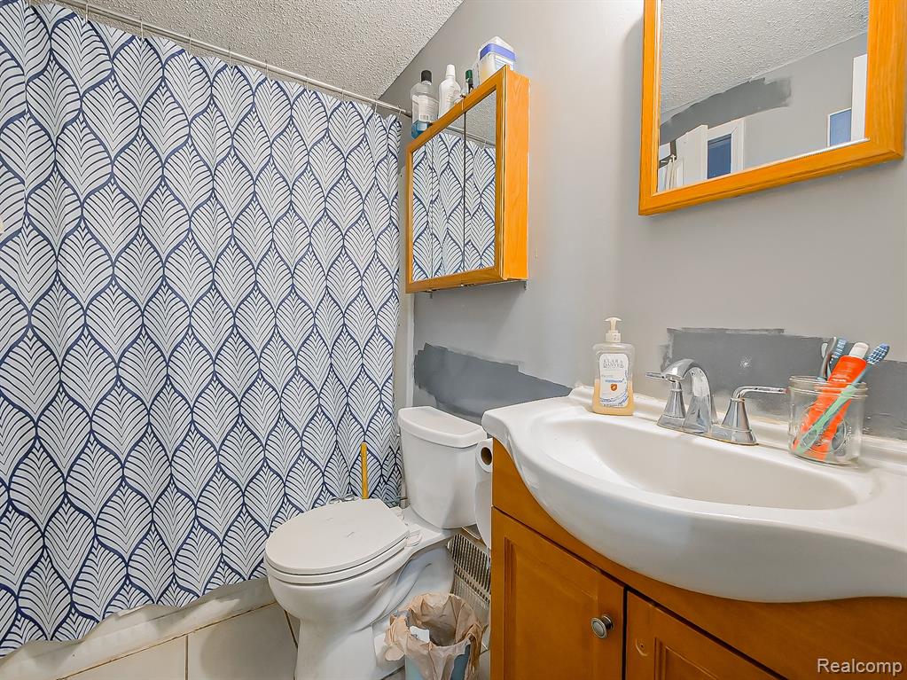 819 Woodingham Avenue, Waterford, MI 48328 — Photo 9