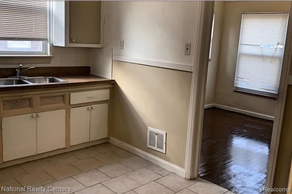 8227 Coyle Street, Detroit, MI, 48228