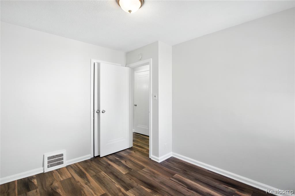 65 Martin Luther King Jr Boulevard N, Pontiac, MI 48342 — Photo 8