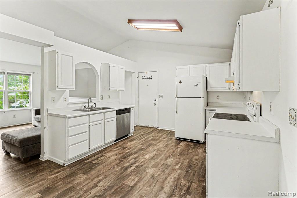 4228 Thom Street, Burton, MI 48509 — Photo 6