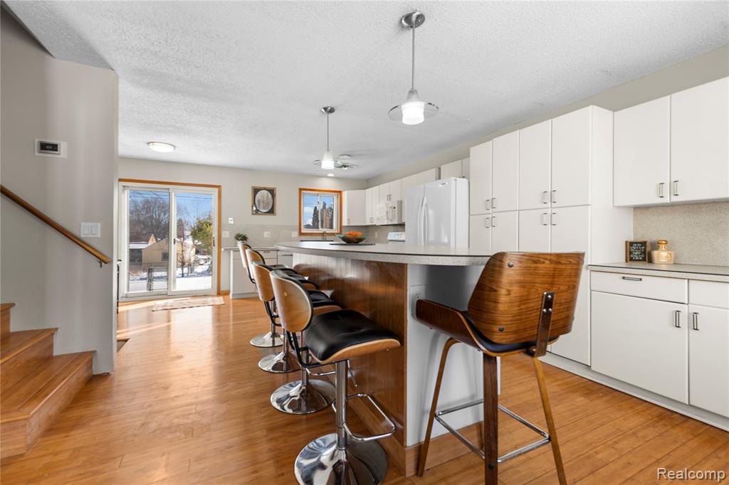 715 Woodingham Avenue, Waterford, MI 48328 — Photo 9