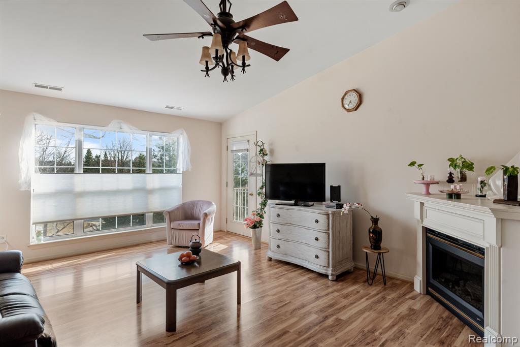 21208 CHESAPEAKE Circle, Walled Lake, MI 48390 — Photo 10
