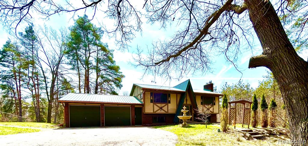 400 WOLFE Road, Ortonville, MI 48462 — Photo 3