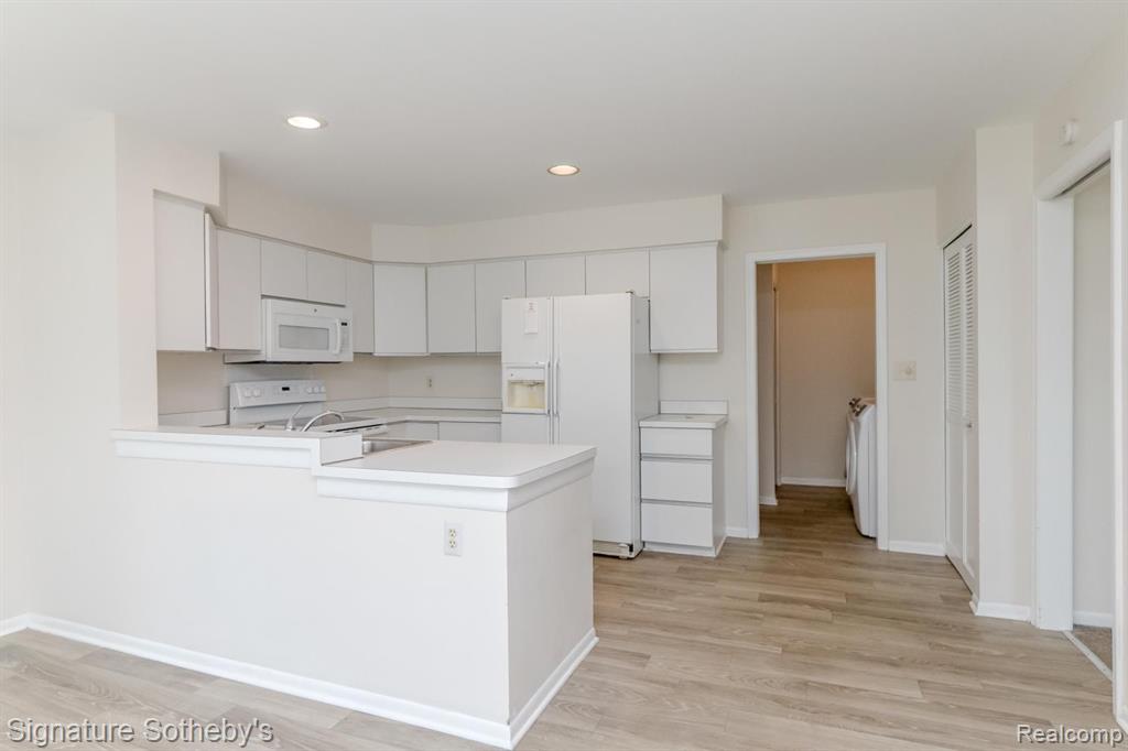 6015 PEBBLE LANE, West Bloomfield, MI — Photo 21