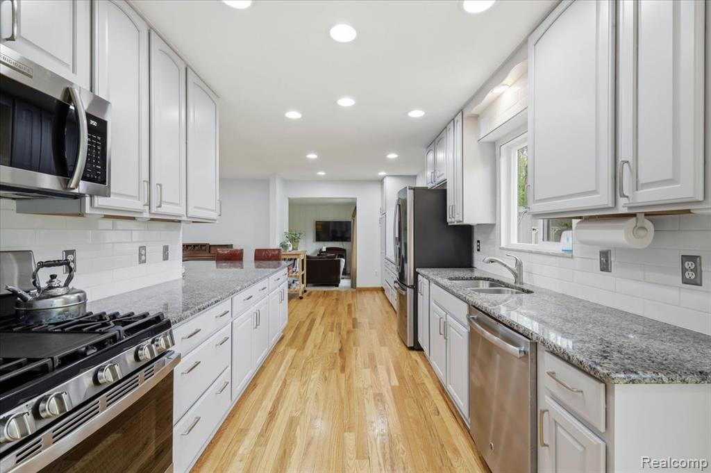 5105 Mohawk Avenue, Clarkston, MI 48348 — Photo 13