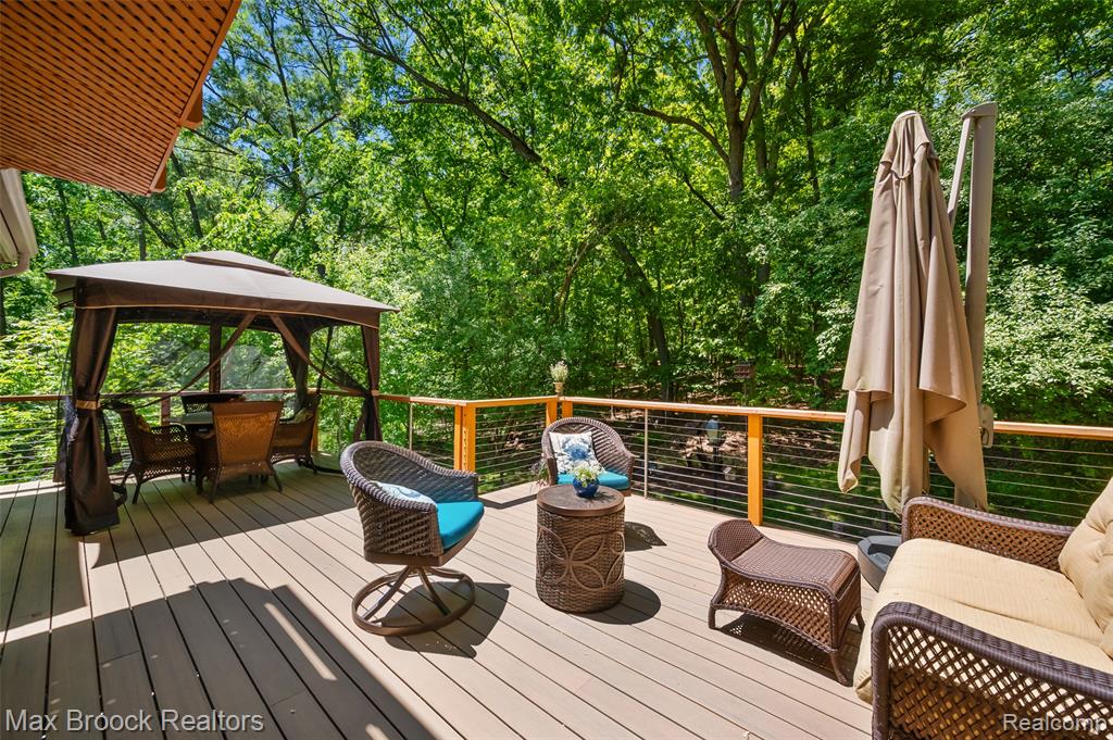 4872 Cliffside Drive, West Bloomfield, MI 48323 — Photo 32
