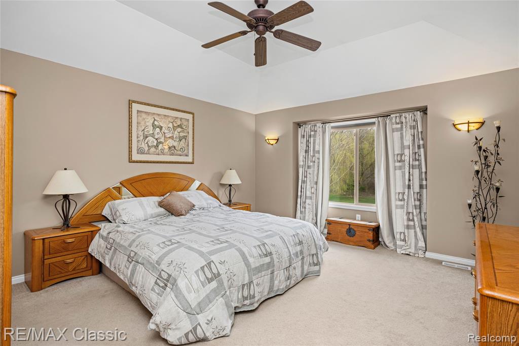 4930 Menominee Lane, Clarkston, MI 48348 — Photo 38