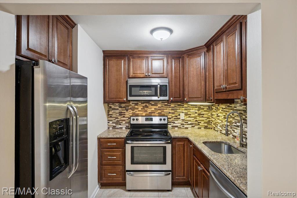 4905 CROOKS Road, A11, Royal Oak, MI 48073 — Photo 16