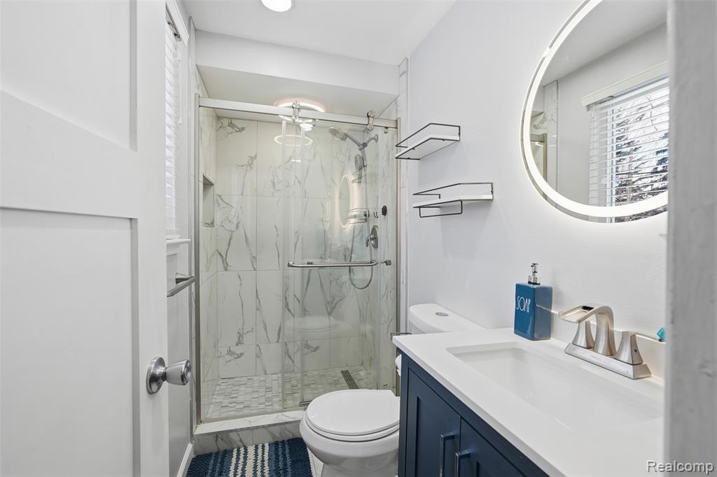 5586 Wild Ridge Lane, West Bloomfield, MI — Photo 16