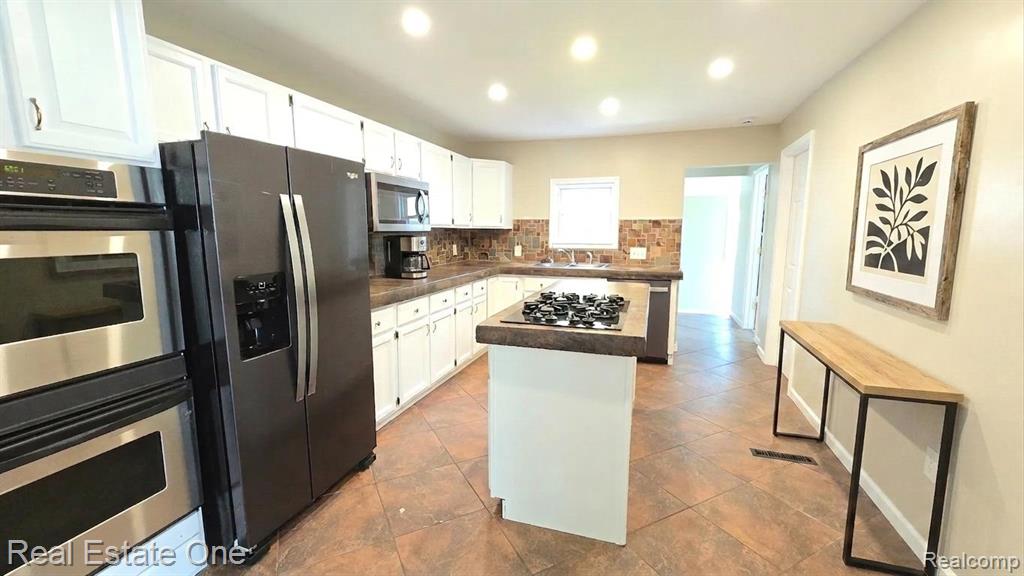 3148 Woodlawn Street, Commerce Twp, MI 48390 — Photo 8