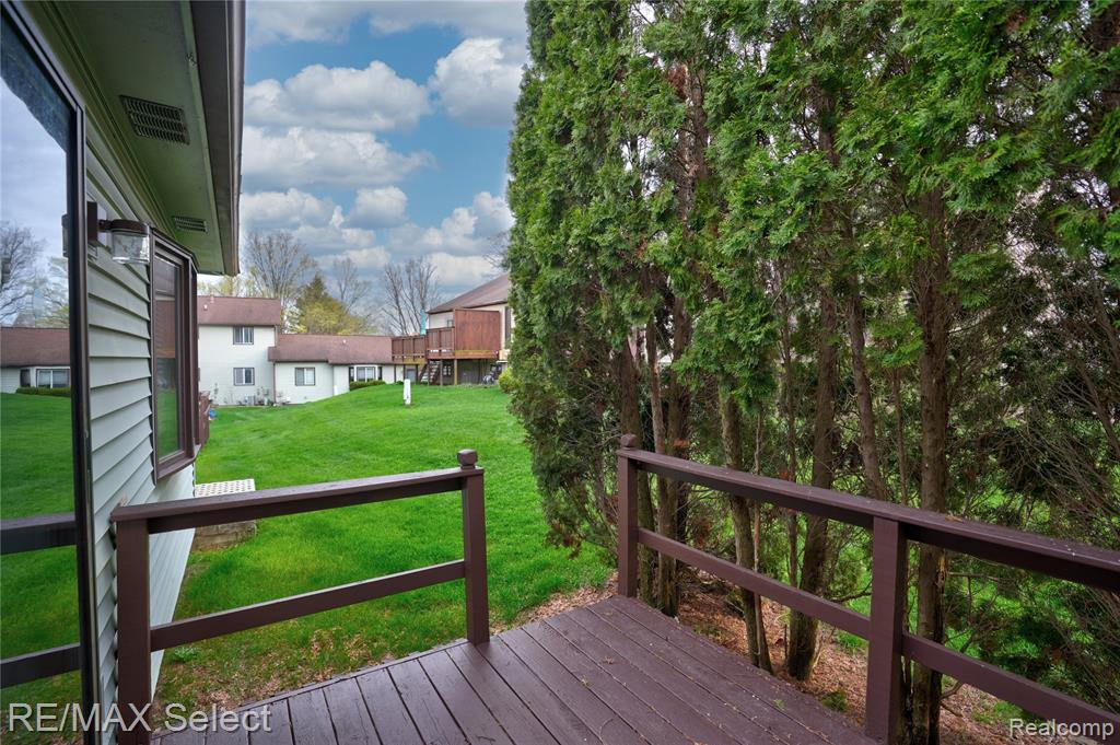580 Oakbrook Circle, Flushing, MI 48433 — Photo 6
