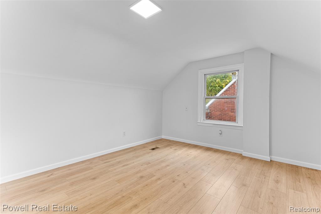 9015 Cloverlawn Street, Detroit, MI 48204 — Photo 15