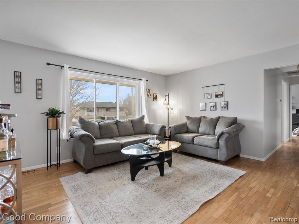 833 TANGLEWOOD Drive, Madison Heights, MI 48071 — Photo 4