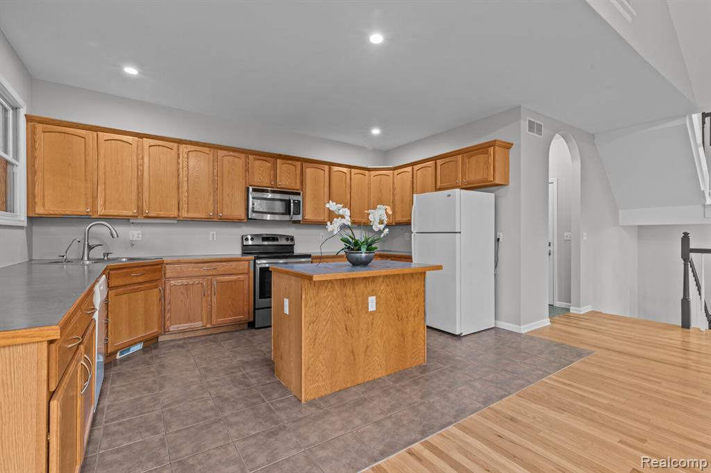 4648 Oak Lane, Whitmore Lake, MI 48189 — Photo 8