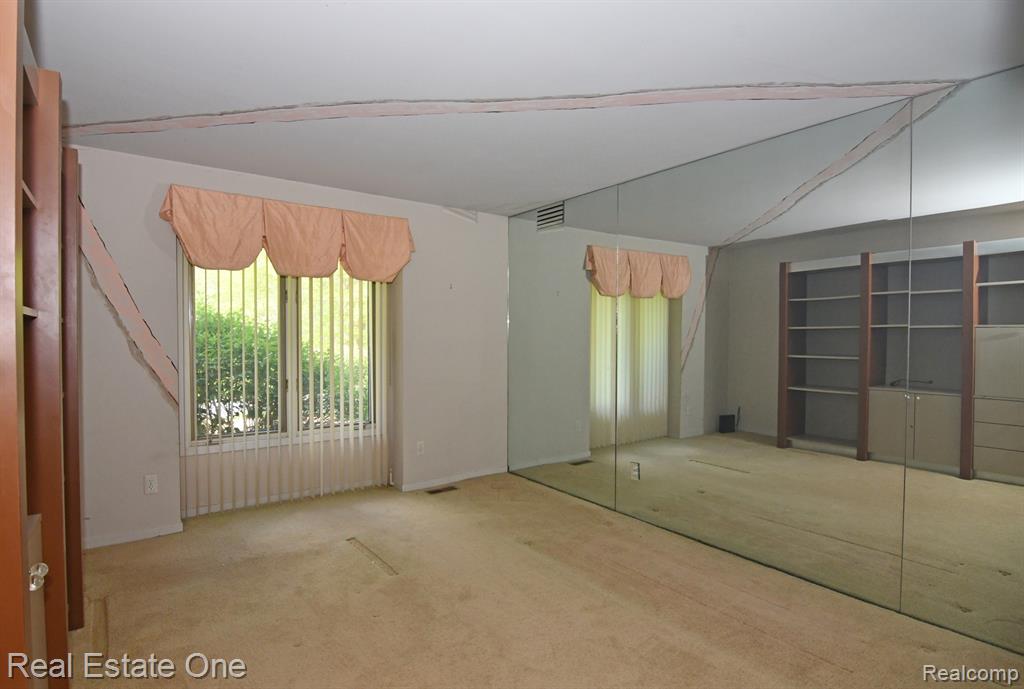 20080 Longridge Court, Northville, MI 48167 — Photo 25