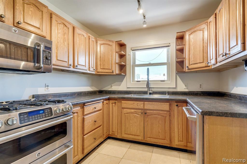 412 E 3RD Street, Royal Oak, MI 48067 — Photo 7