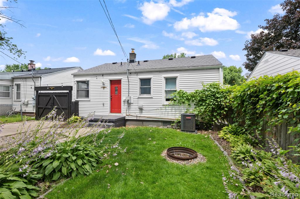 536 E Barrett Avenue, Madison Heights, MI 48071 — Photo 7
