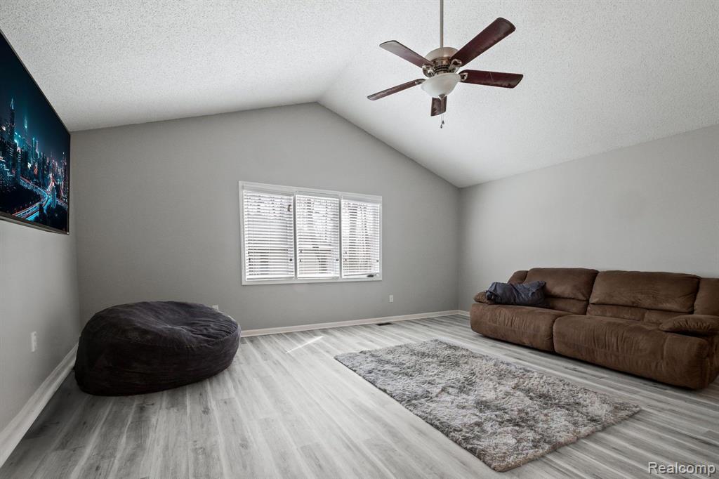 7111 Elder Court S, West Bloomfield, MI 48324 — Photo 26