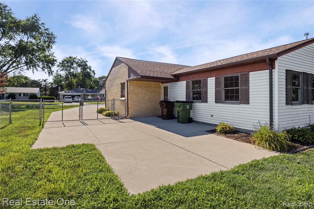 48374 Cardinal Street, Shelby Twp, MI 48317 — Photo 6
