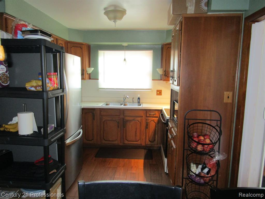 7715 Donna Street, Westland, MI — Photo 9