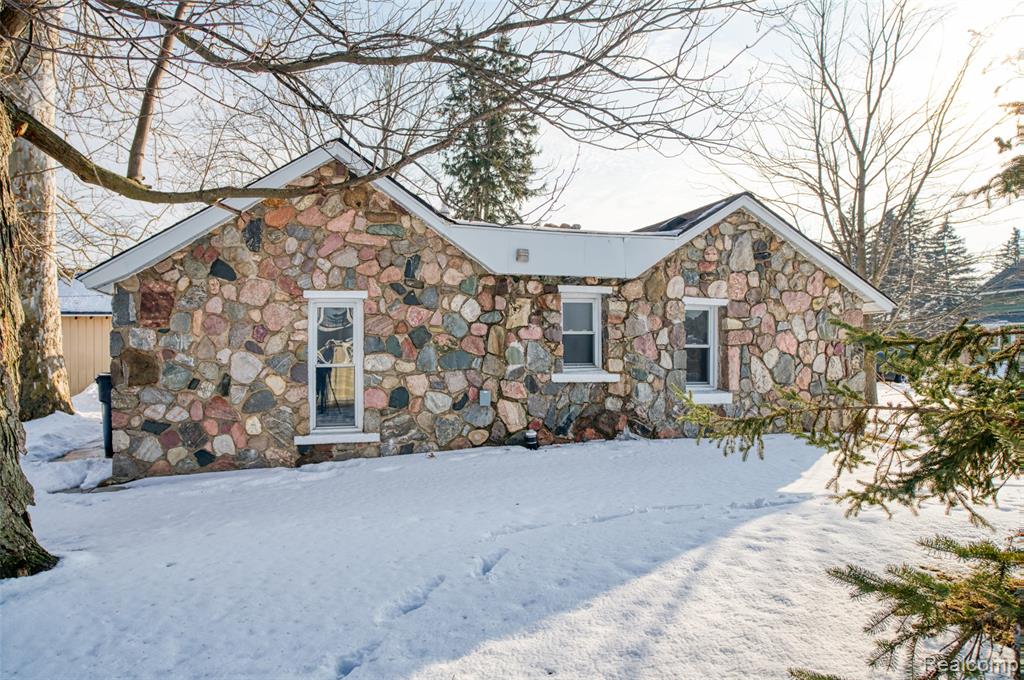 320 N Hibbard Street, Fowlerville, MI 48836 — Photo 20