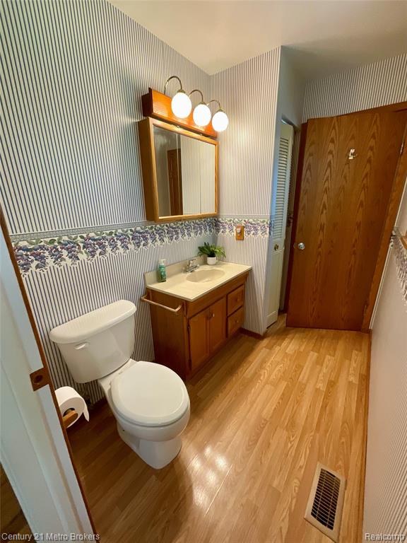 6272 Elro Street, Burton, MI 48509 — Photo 24
